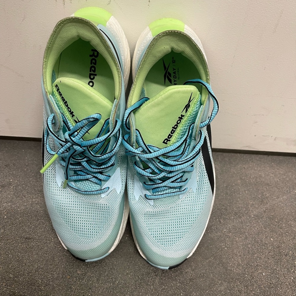 Women’s Reebok Running Shoes. - Picture 2 of 5